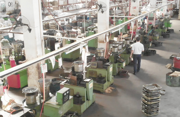 陽(yáng)昶精密制造生產(chǎn)車間